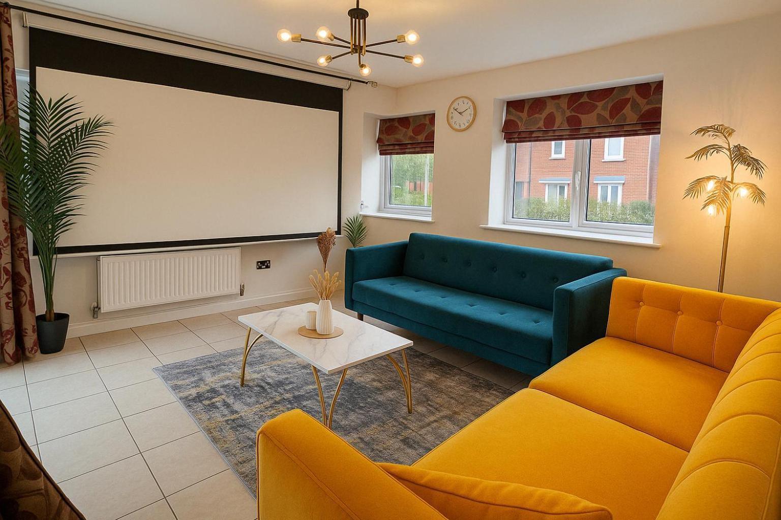 Spacious 4bd 3bt - Etihad - Coop - Pool Table - Free Parking * Manchester