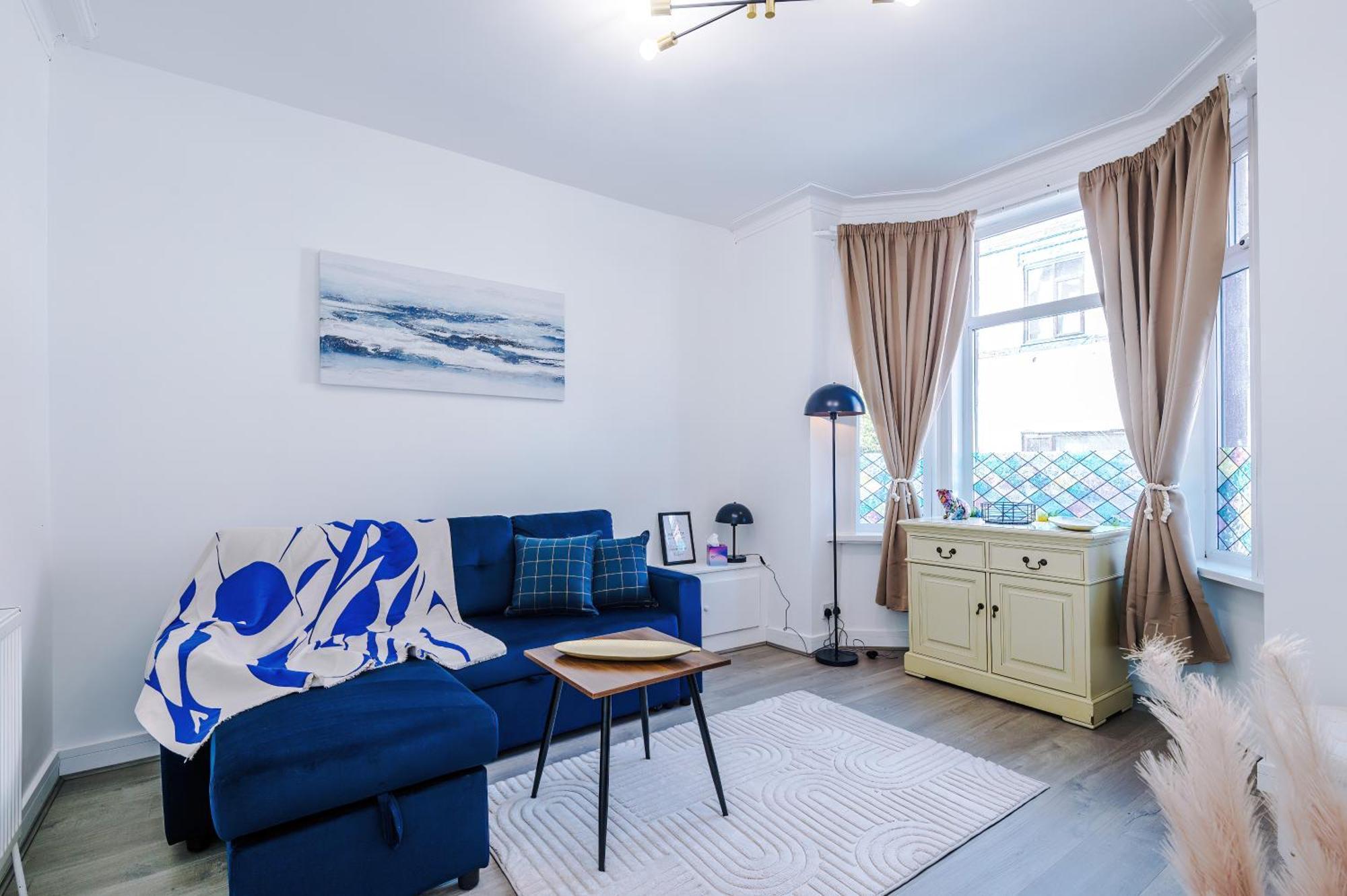 Game Room, Free Parking, Spacious 4 Bedroom Home In Salford * Manchester