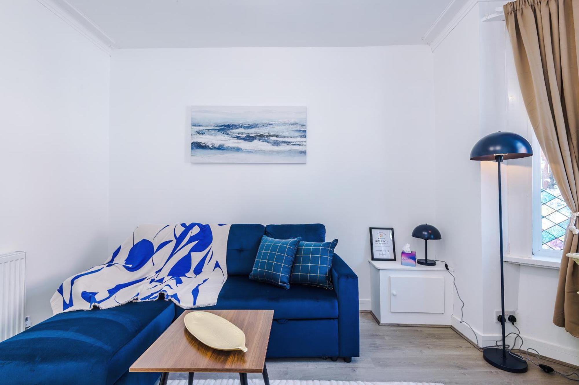 Game Room, Free Parking, Spacious 4 Bedroom Home In Salford Apartment Manchester