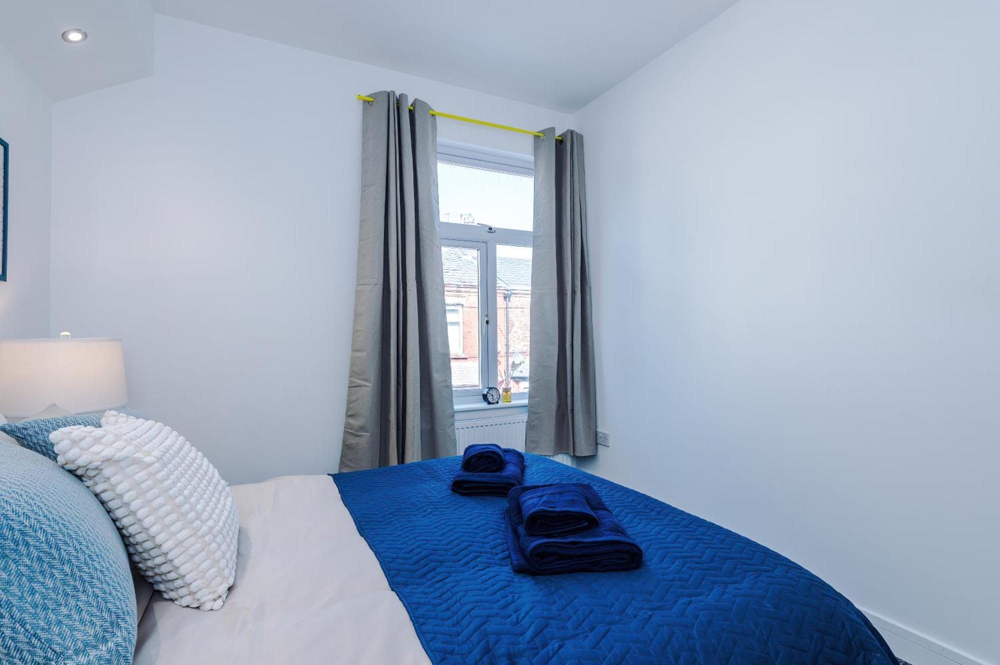 Game Room, Free Parking, Spacious 4 Bedroom Home In Salford Apartment Manchester
