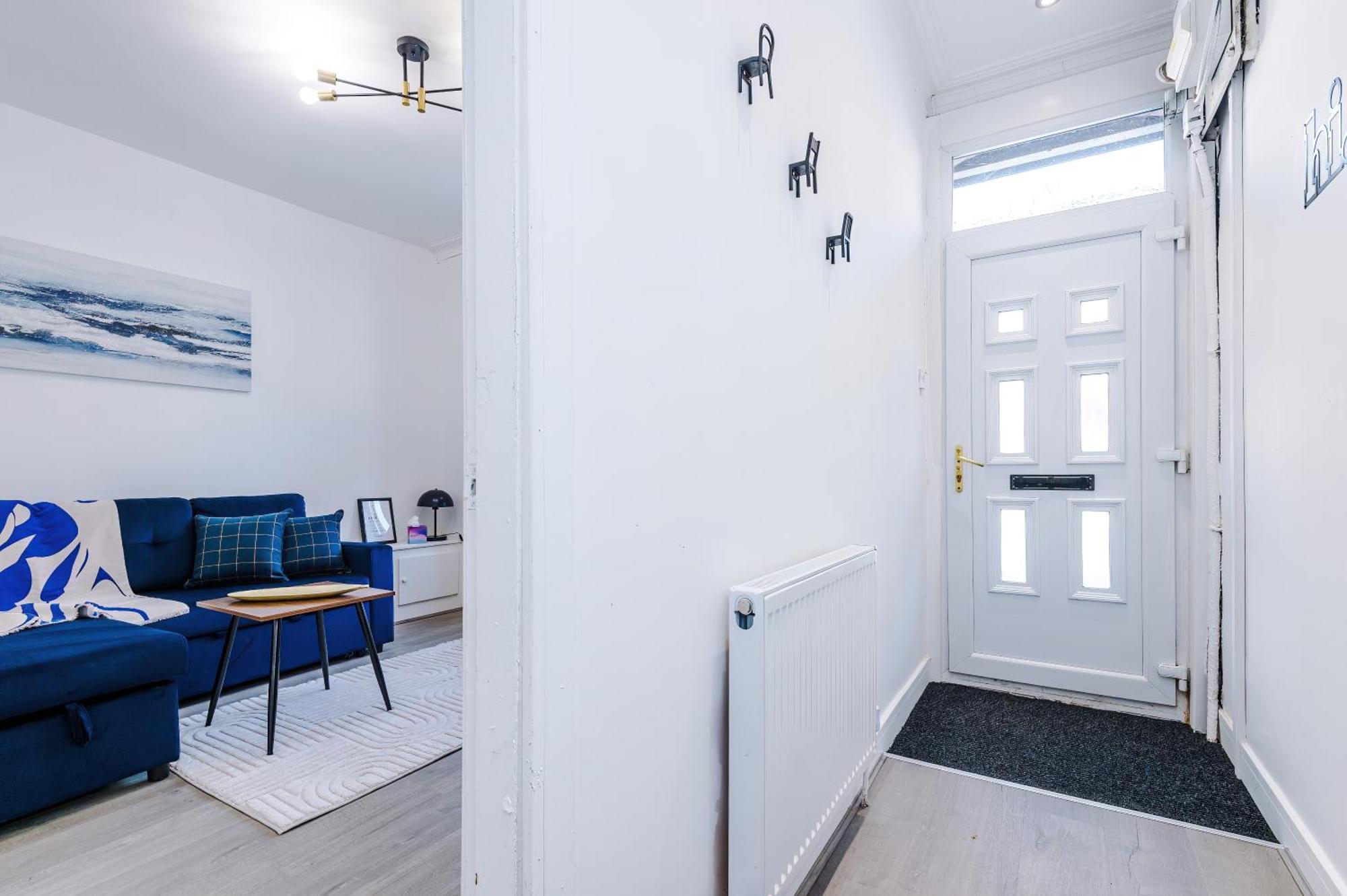 Apartment Game Room, Free Parking, Spacious 4 Bedroom Home In Salford Manchester