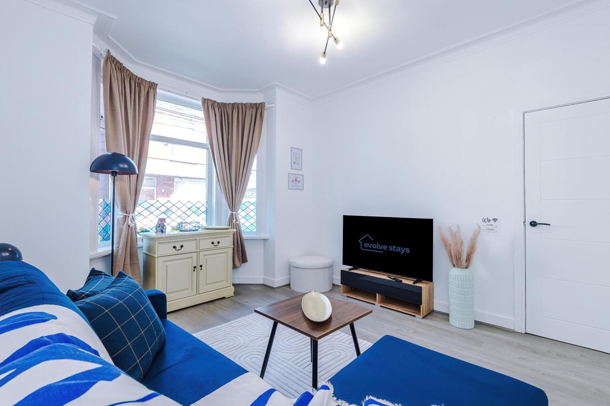 Game Room, Free Parking, Spacious 4 Bedroom In Salford Apartment Manchester