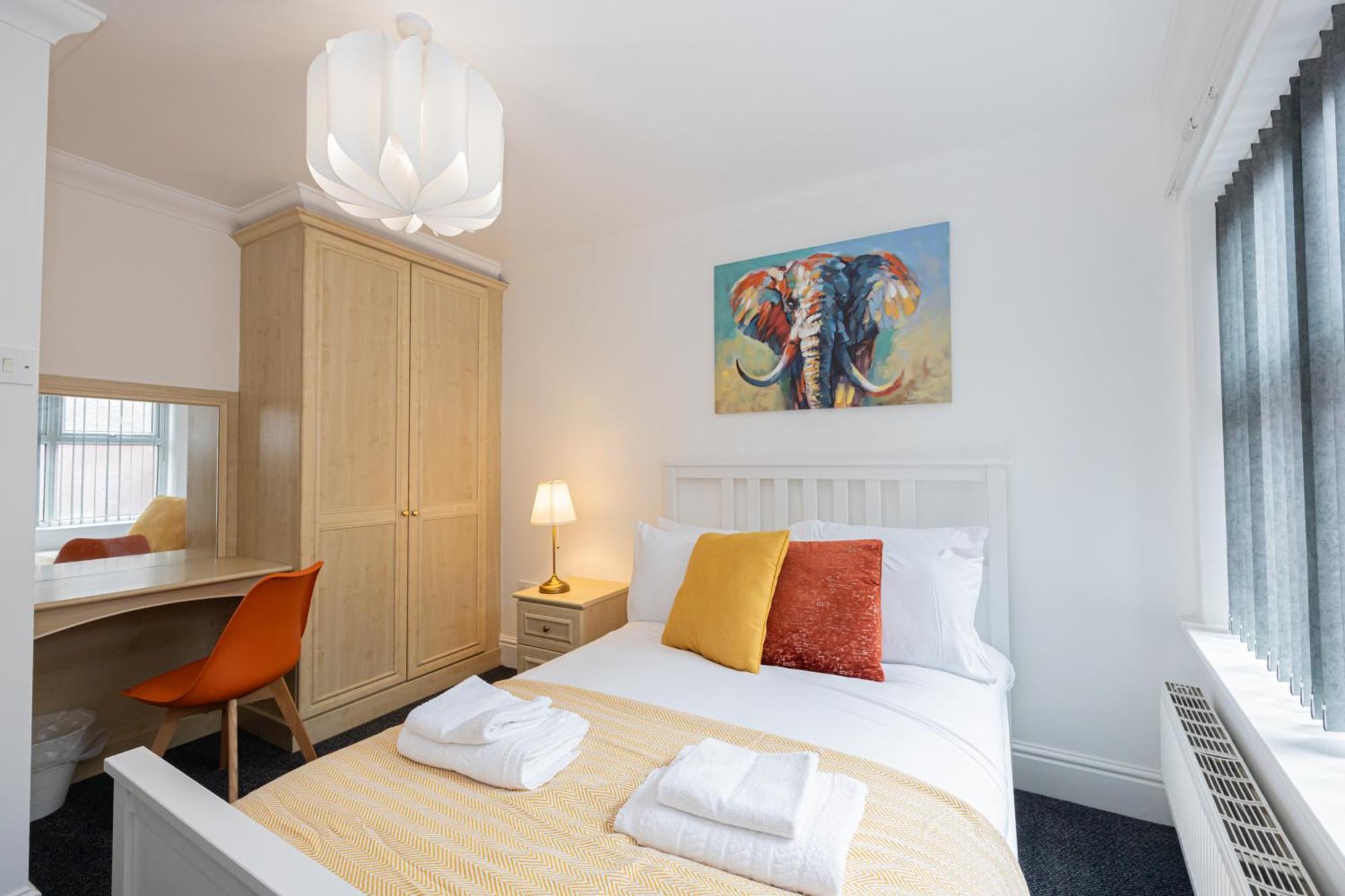 The Burton- Free Gated Parking Apartment