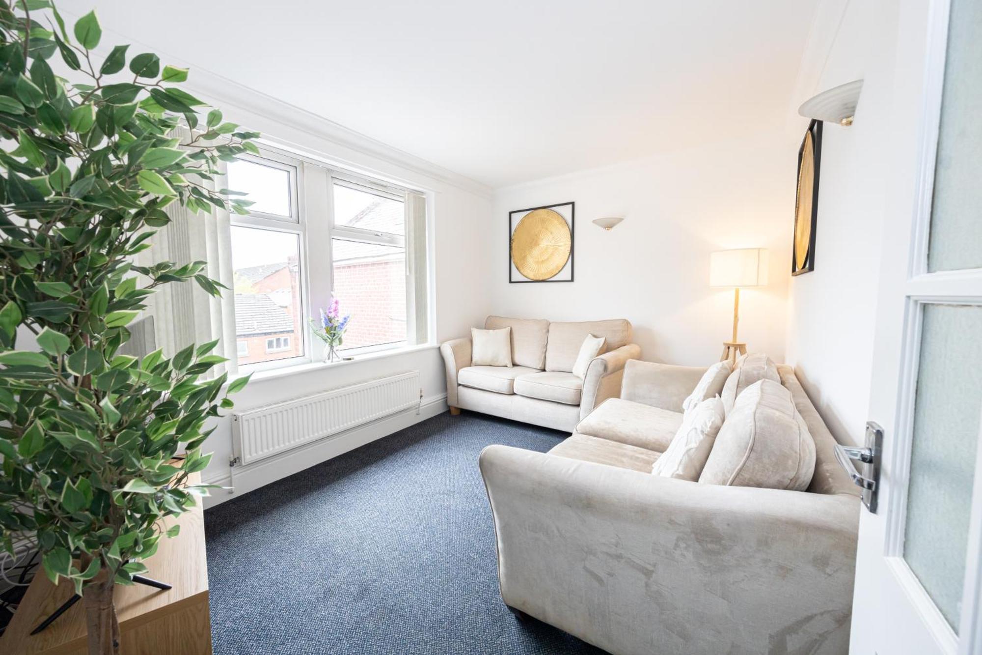 The Burton- Free Gated Parking Apartment