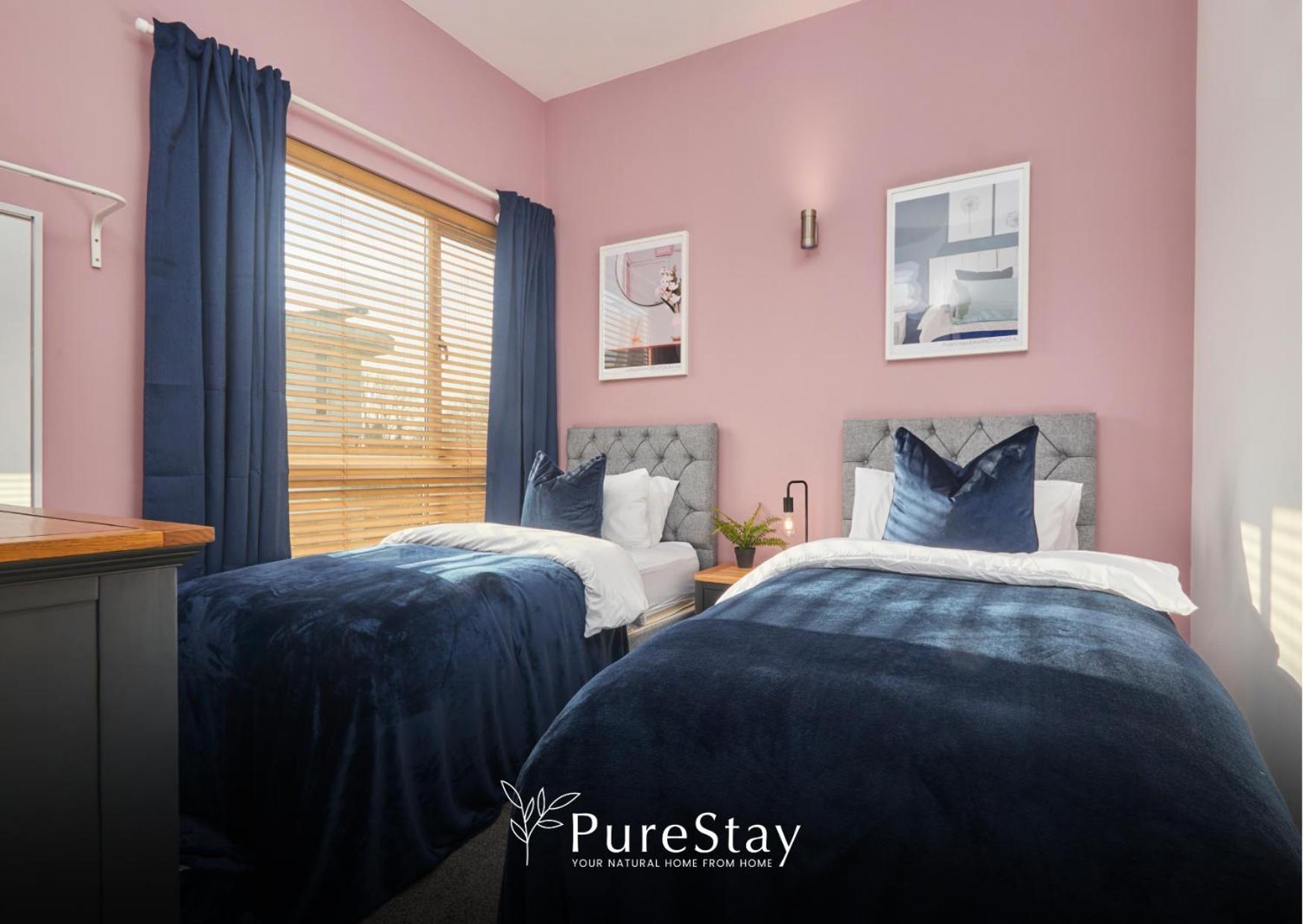 Superb House Near Etihad With Free Parking Sleeps 8 Holiday home Manchester
