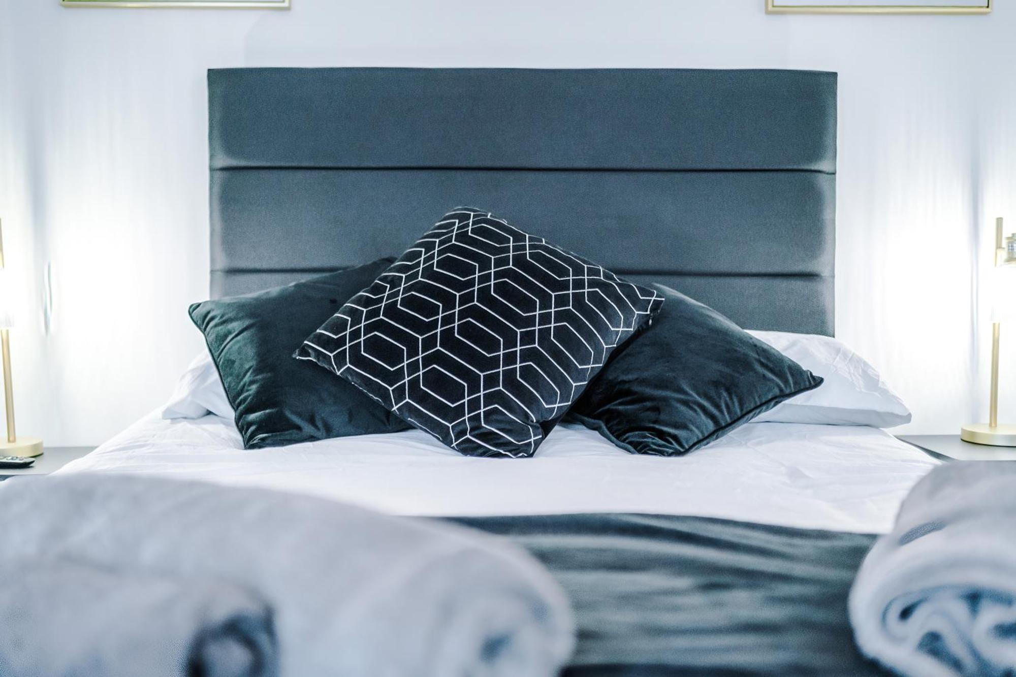 Large 3 Bed House Sleeps 6 By Host A Manchester