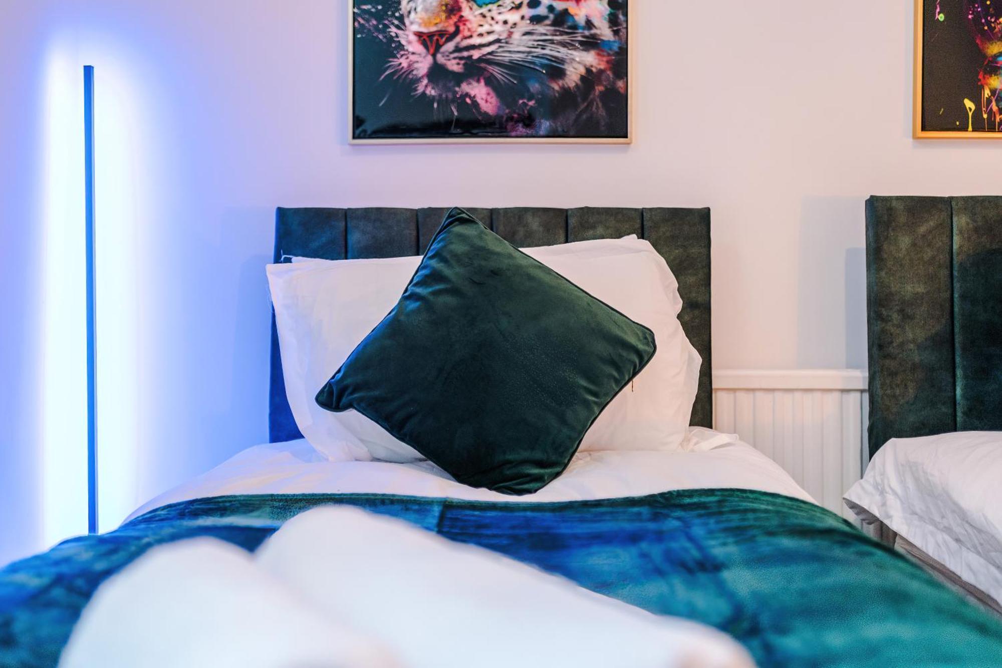 Large 3 Bed House Sleeps 6 By Host A Manchester