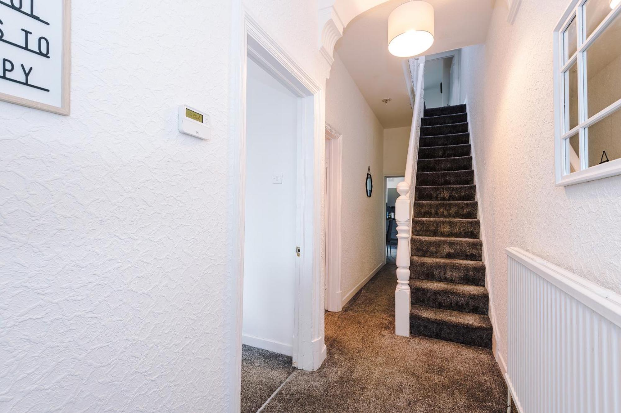 Large 3 Bed House Sleeps 6 By Host A