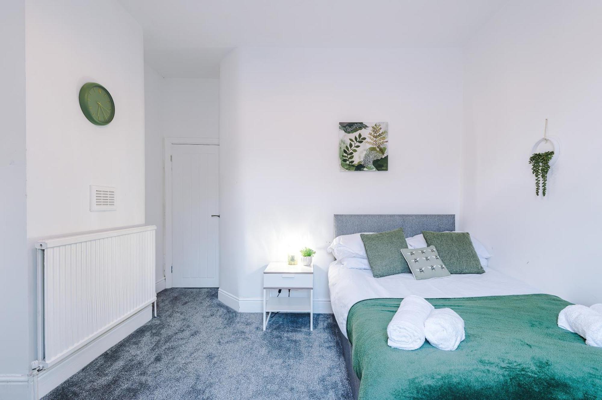 Large 3 Bed House Sleeps 6 By Host A Holiday home