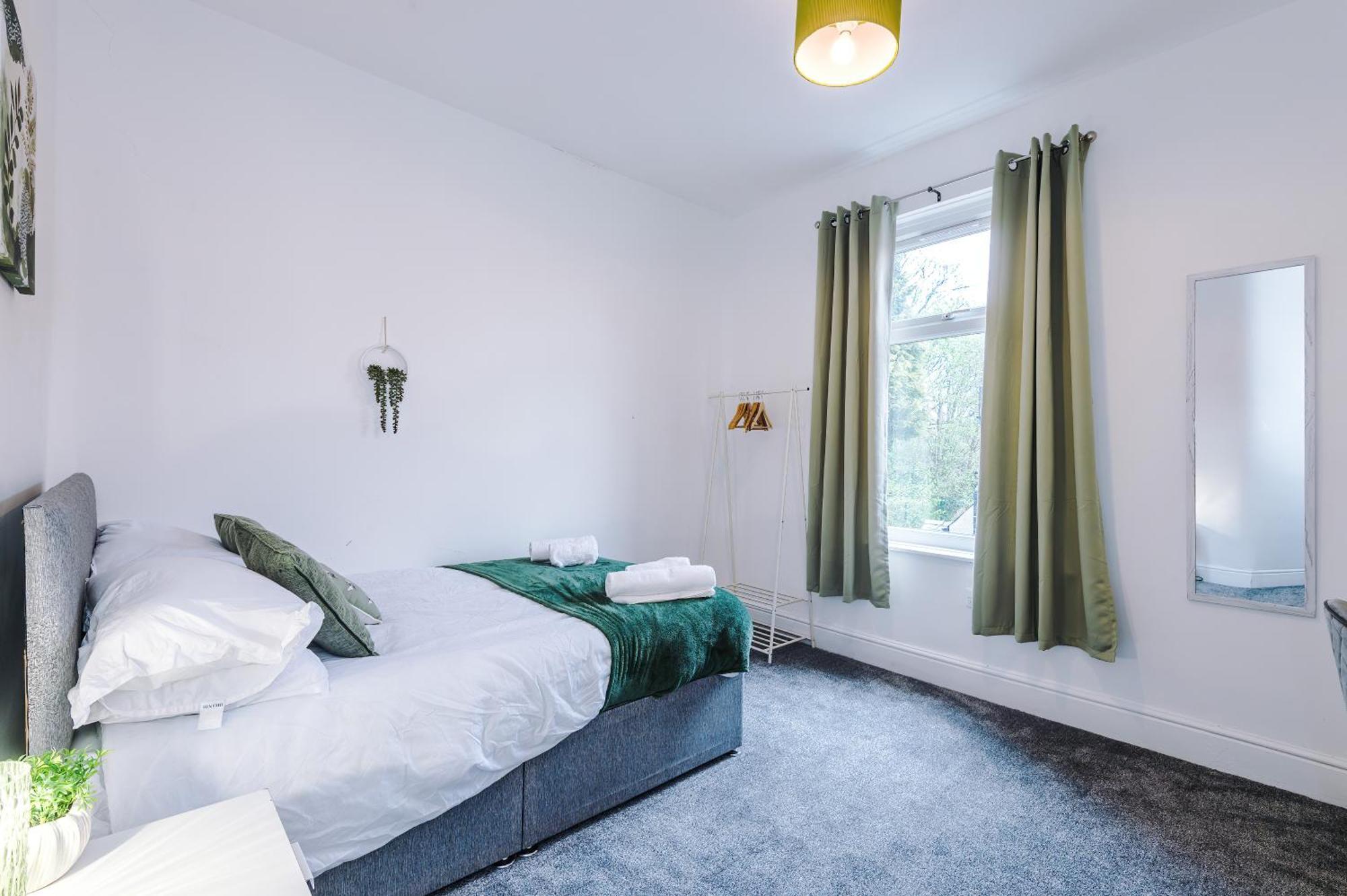 Large 3 Bed House Sleeps 6 By Host A Holiday home *