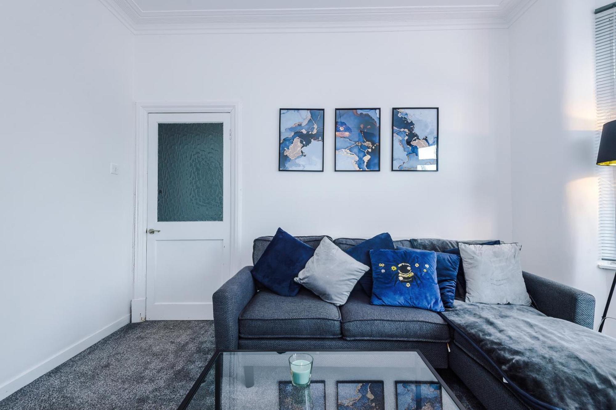 Large 3 Bed House Sleeps 6 By Host A *