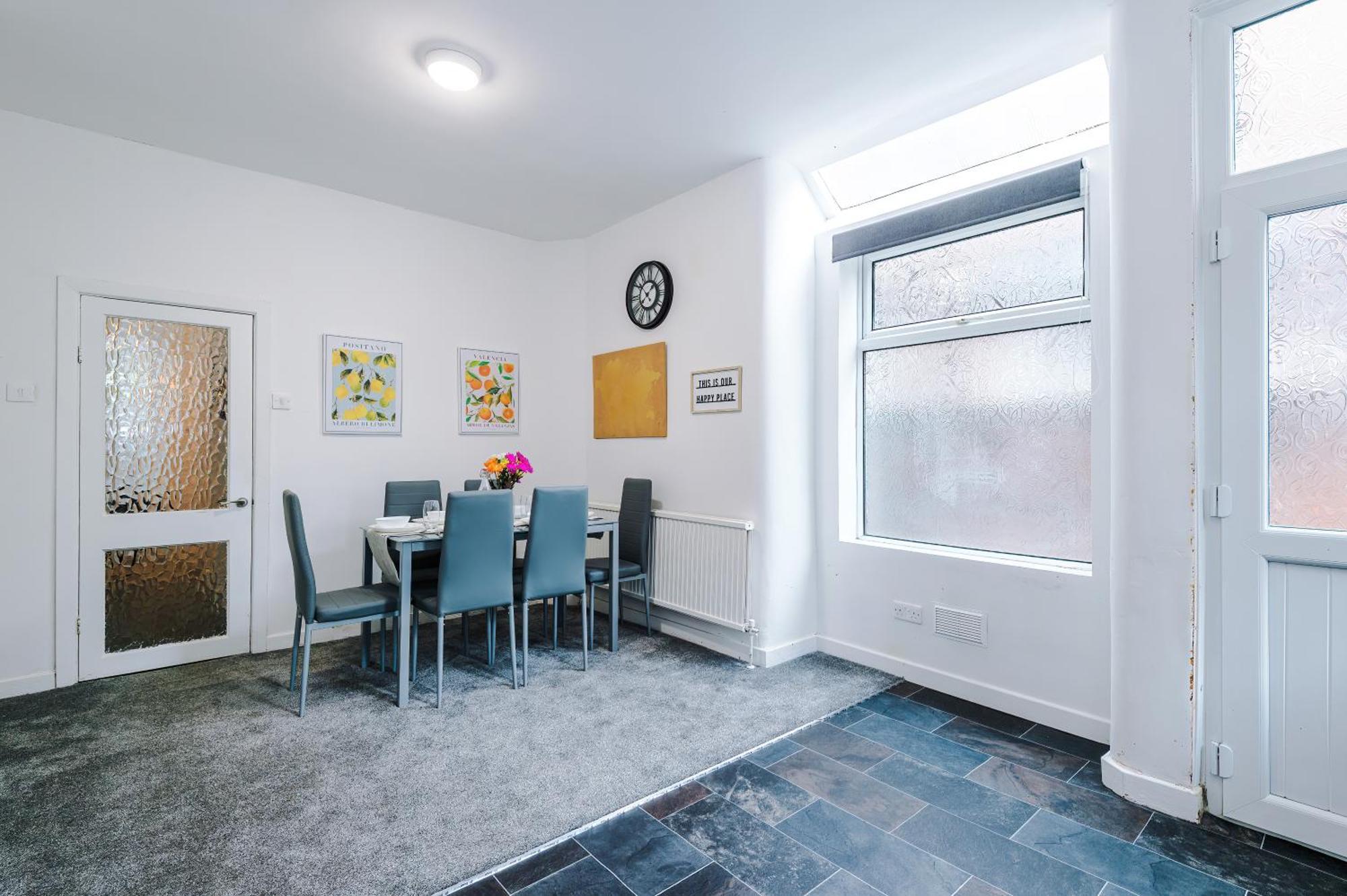 Large 3 Bed House Sleeps 6 By Host A