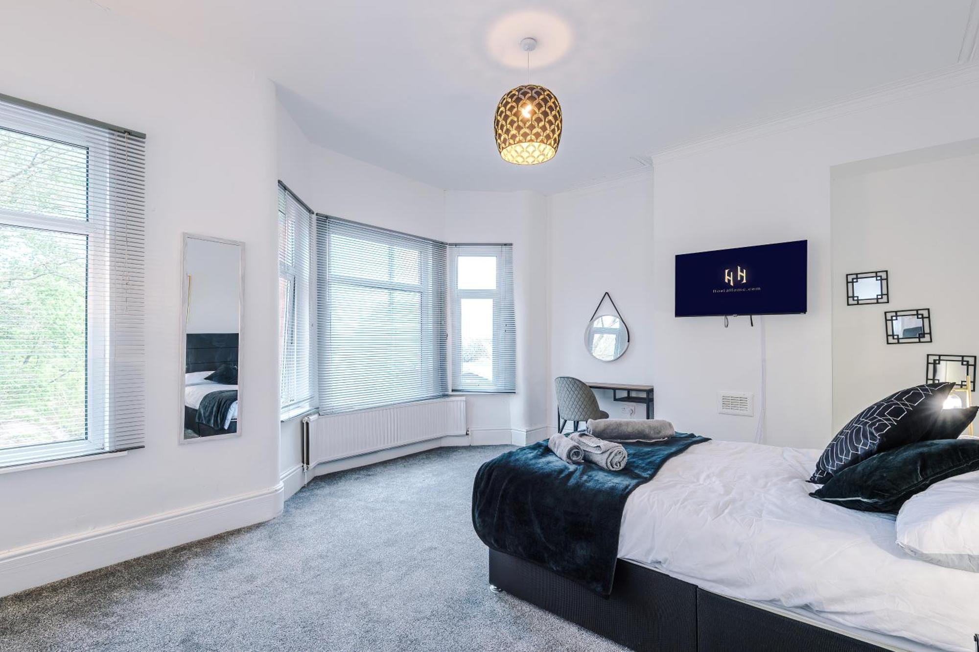 Large 3 Bed House Sleeps 6 By Host A Manchester
