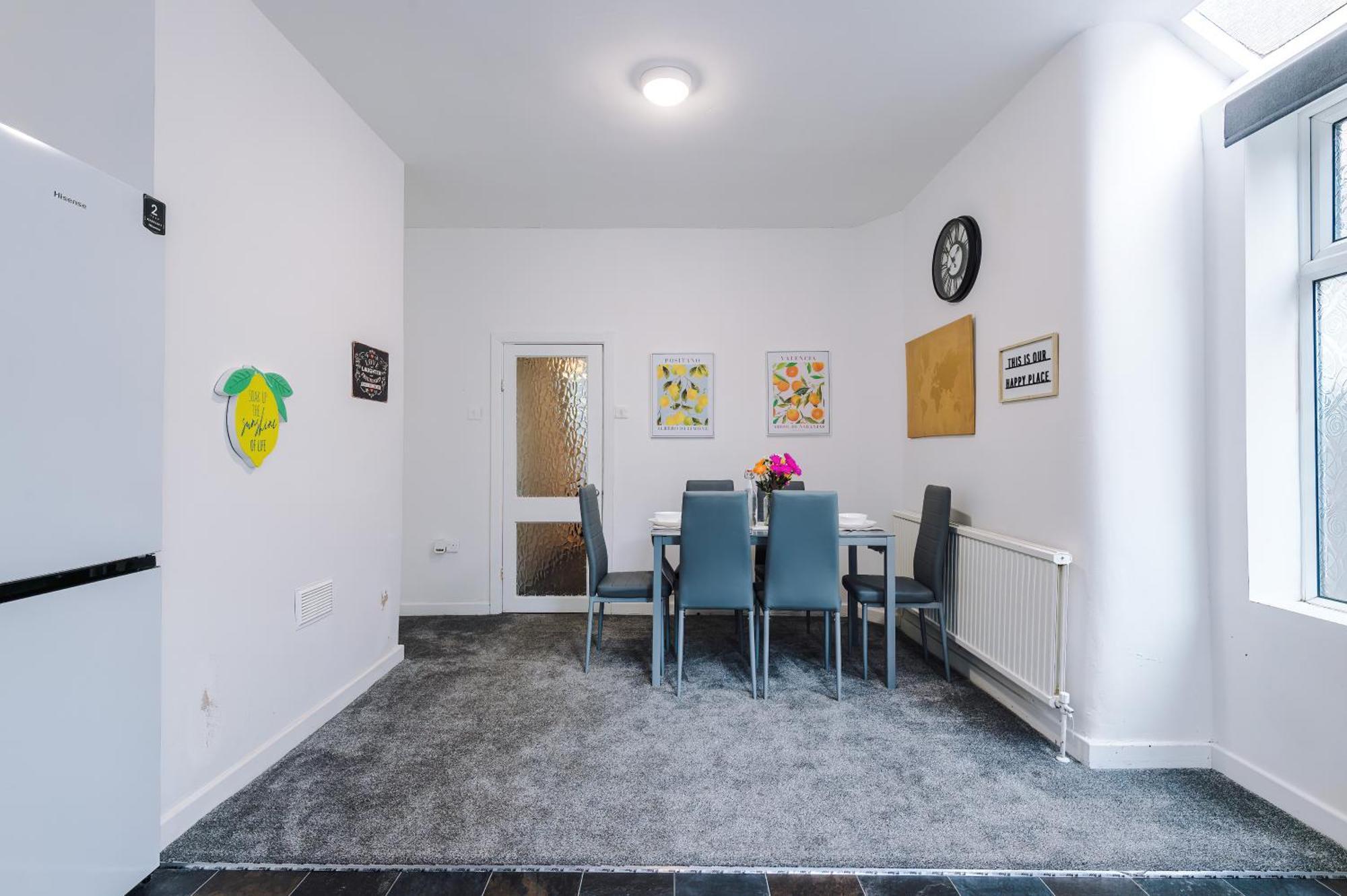 Large 3 Bed House Sleeps 6 By Host A * Manchester