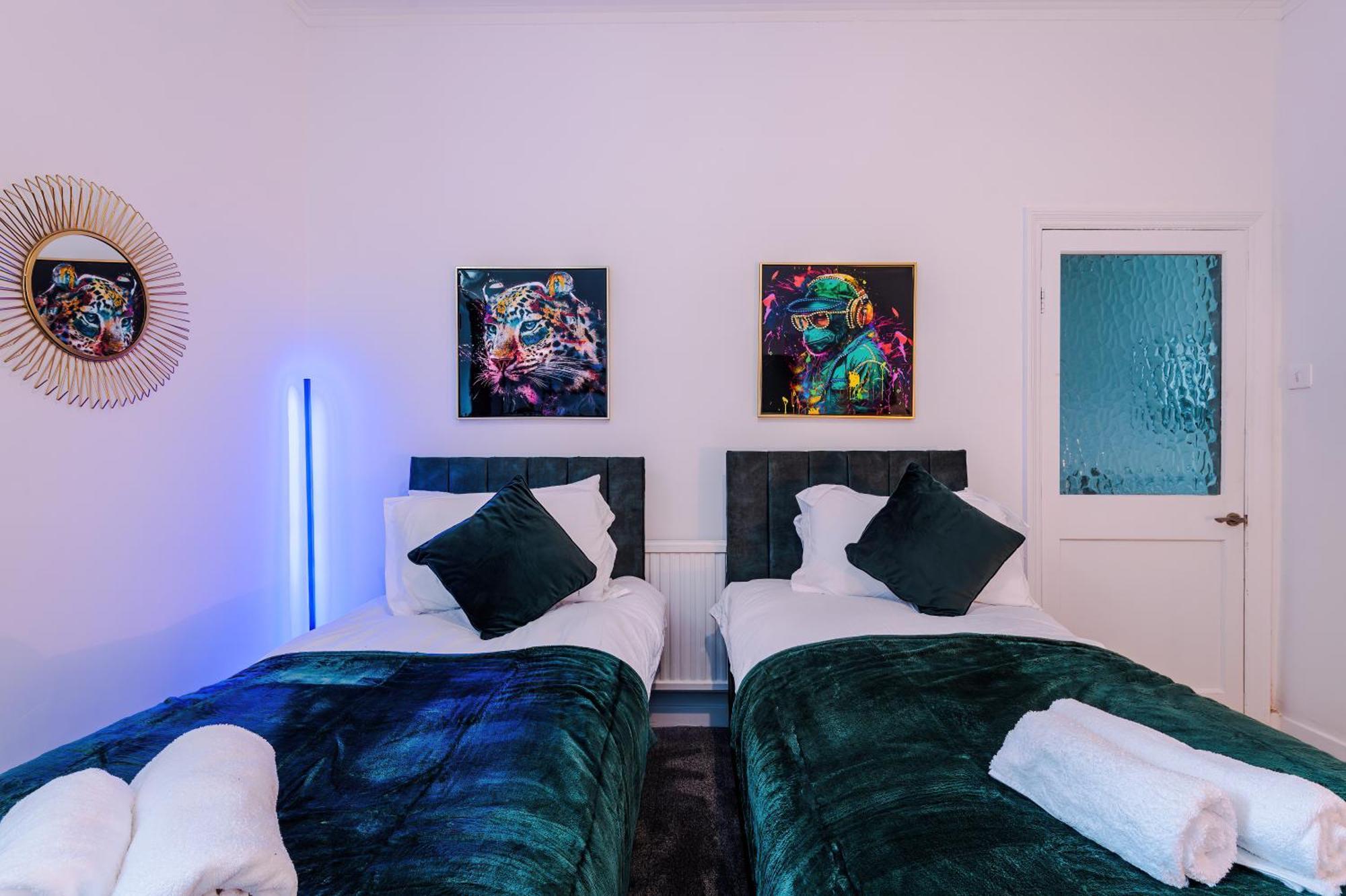 Large 3 Bed House Sleeps 6 By Host A Holiday home *