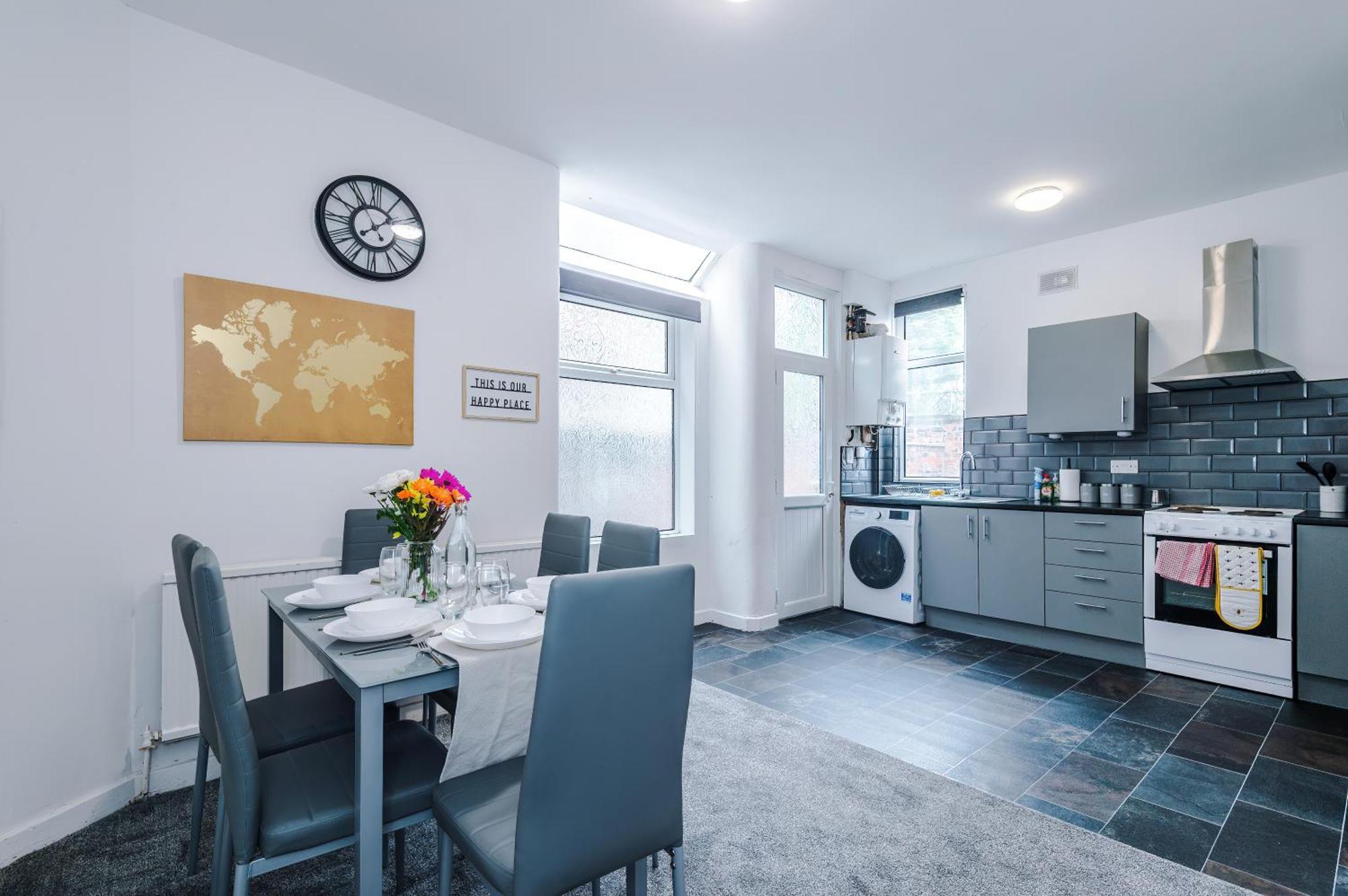 Large 3 Bed House Sleeps 6 By Host A *