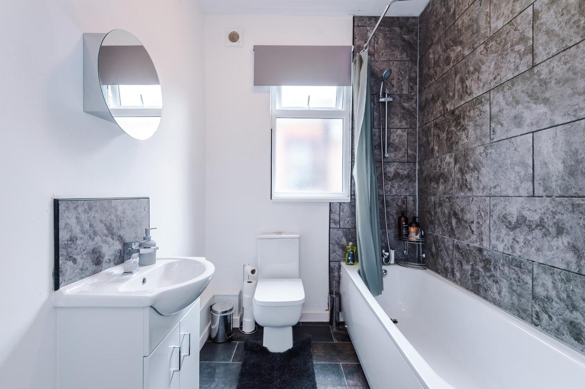 Large 3 Bed House Sleeps 6 By Host A Holiday home *