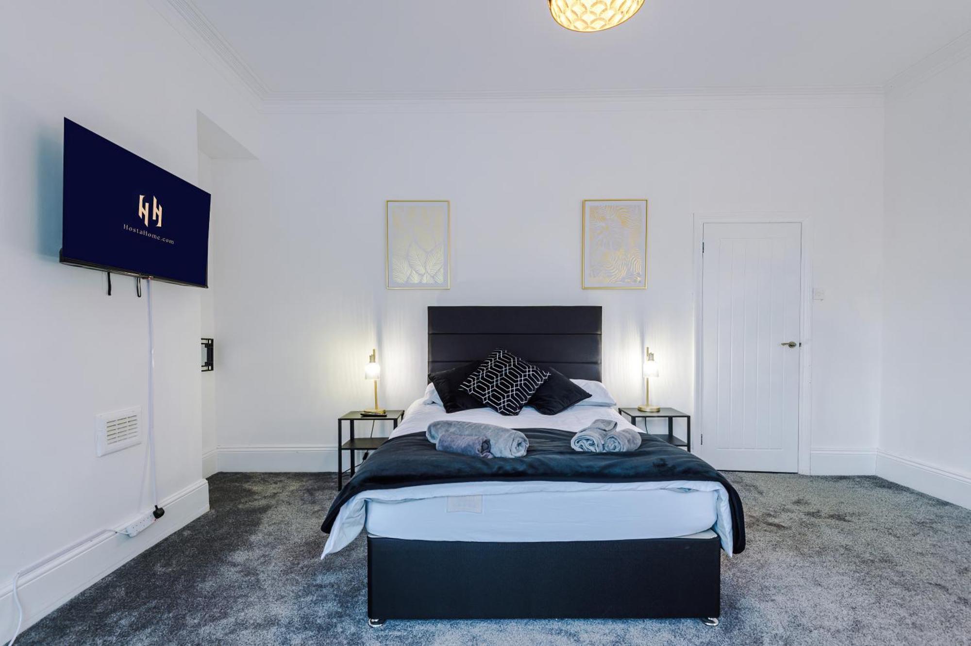 Large 3 Bed House Sleeps 6 By Host A Manchester