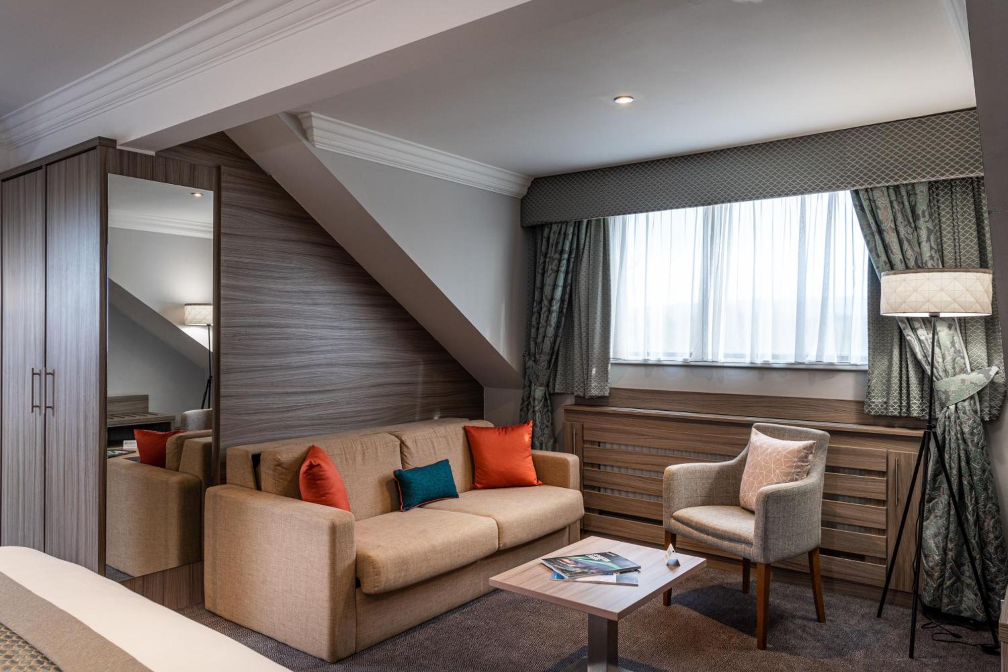 Holiday - - Oldham By Ihg Hotel