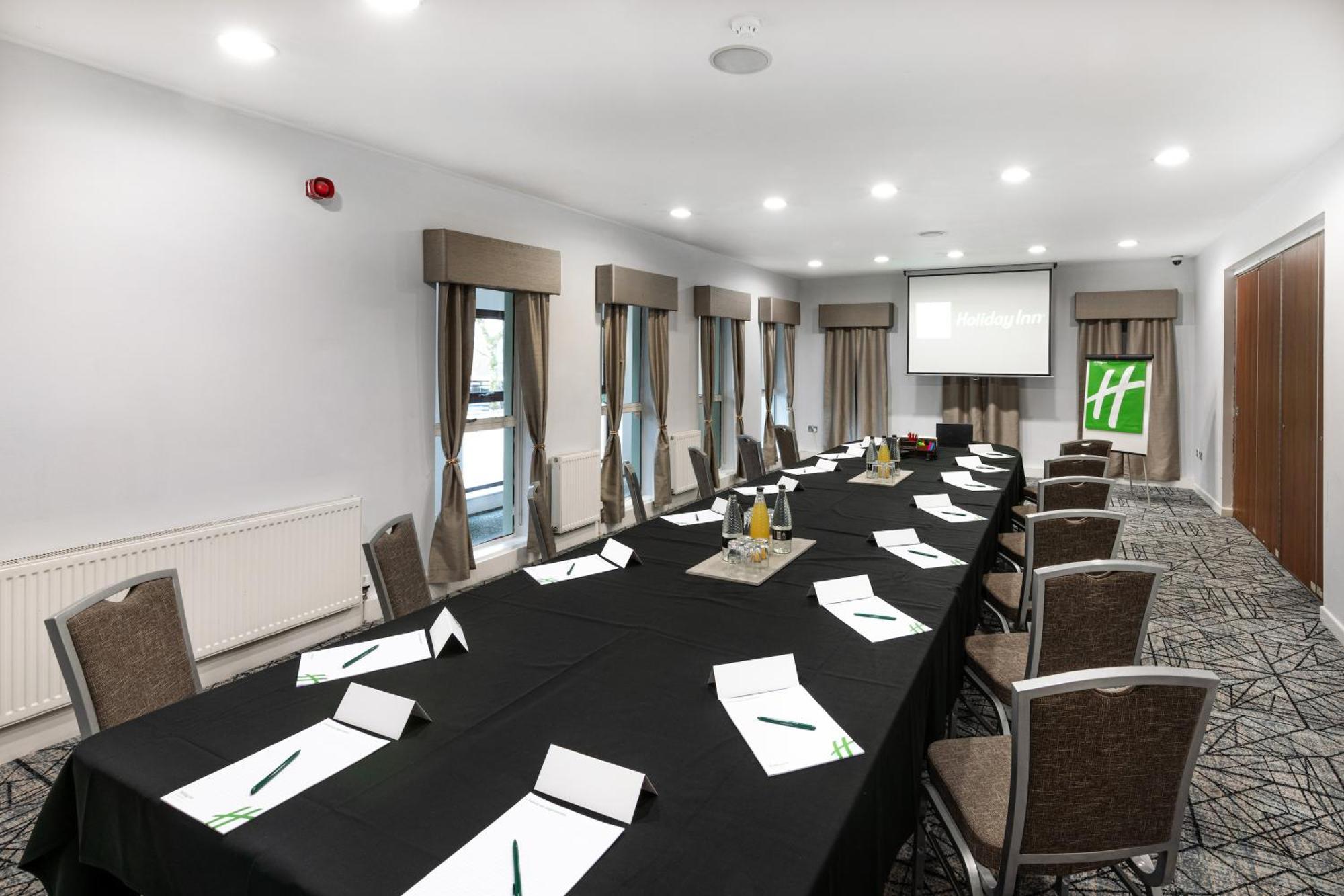Holiday - - Oldham By Ihg Hotel 3*