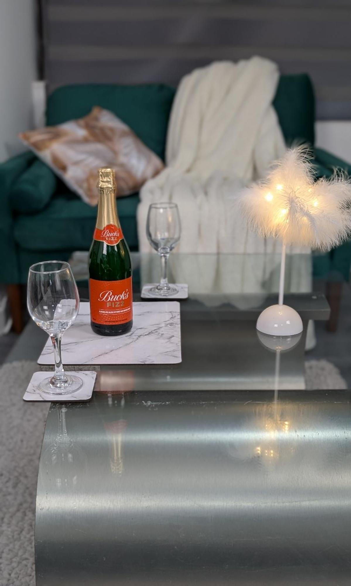 The Ruby Haven, Didsbury - 15mins To Airport - Opp The Christie's Nhs - Sleeps 5 * Manchester