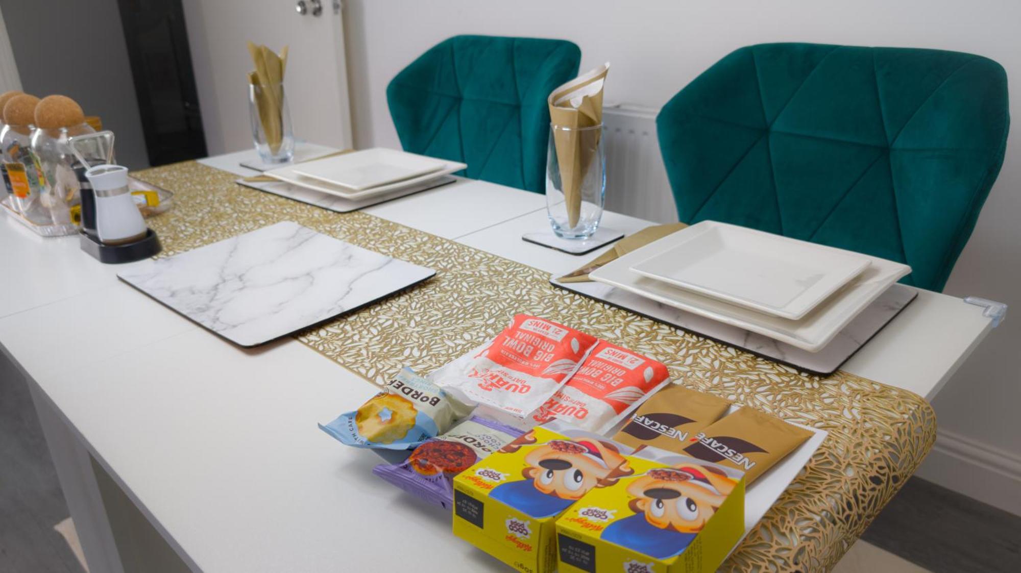 The Ruby Haven, Didsbury - 15mins To Airport - Opp The Christie's Nhs - Sleeps 5 Apartment Manchester