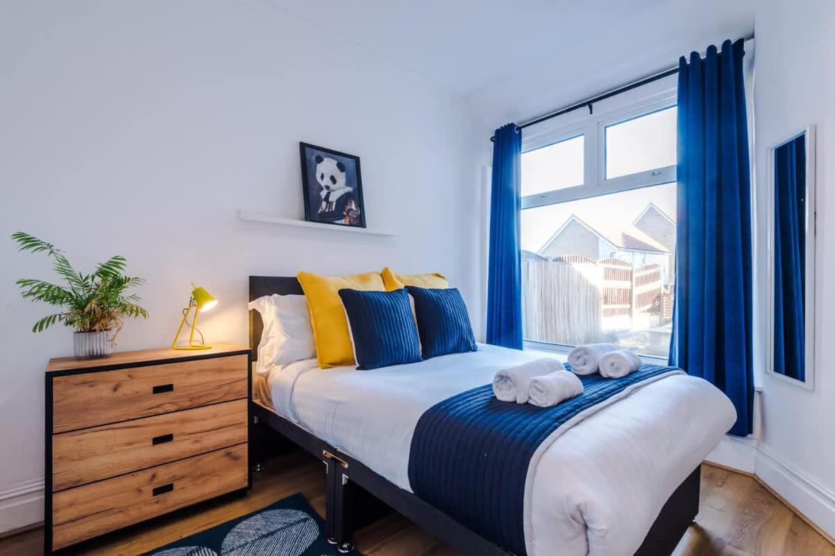 Barton House - Sleeping 10 * Manchester