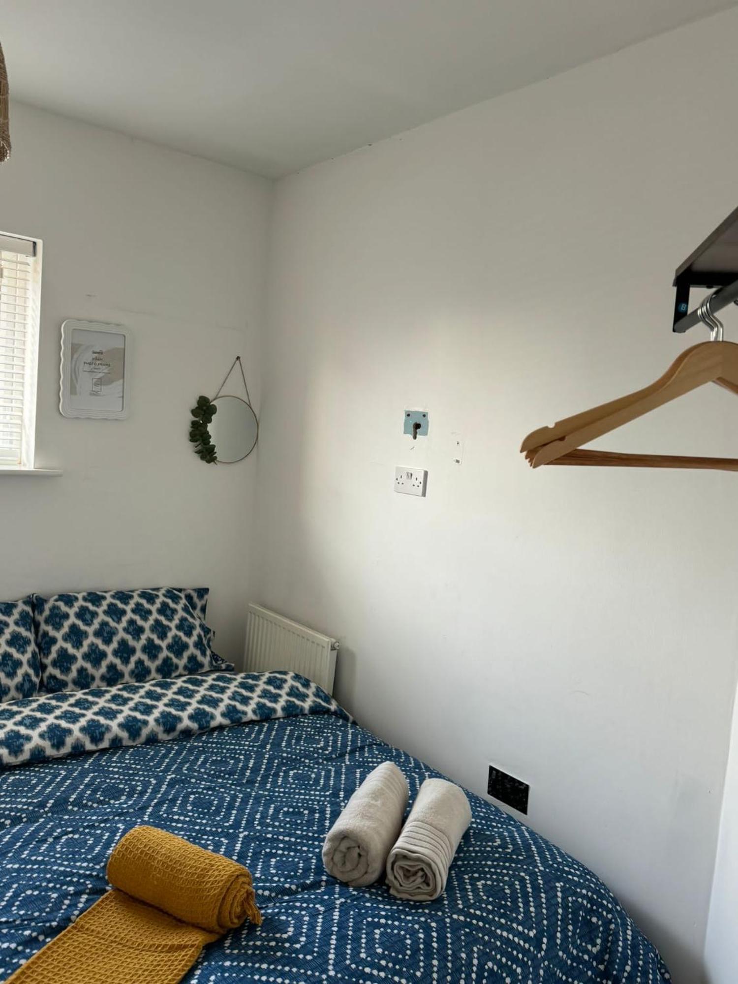 Modern Rooms In 4-Bed House - Walking Distance To Coop Live ,Etihad, Ancoats And City Centre Guest house Manchester