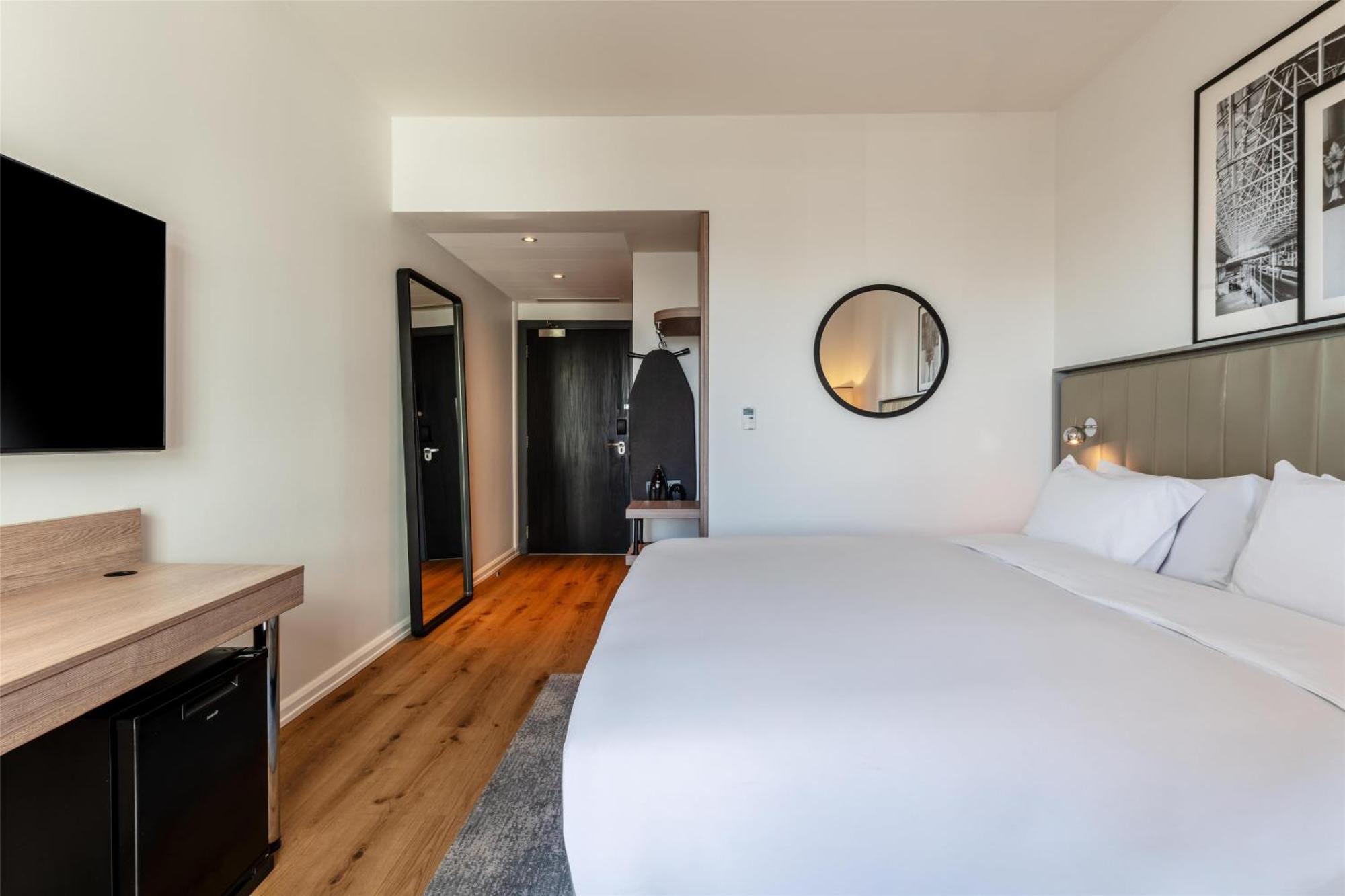 Radisson Hotel Manchester City Centre, A Verified Net Zero Hotel Hotel