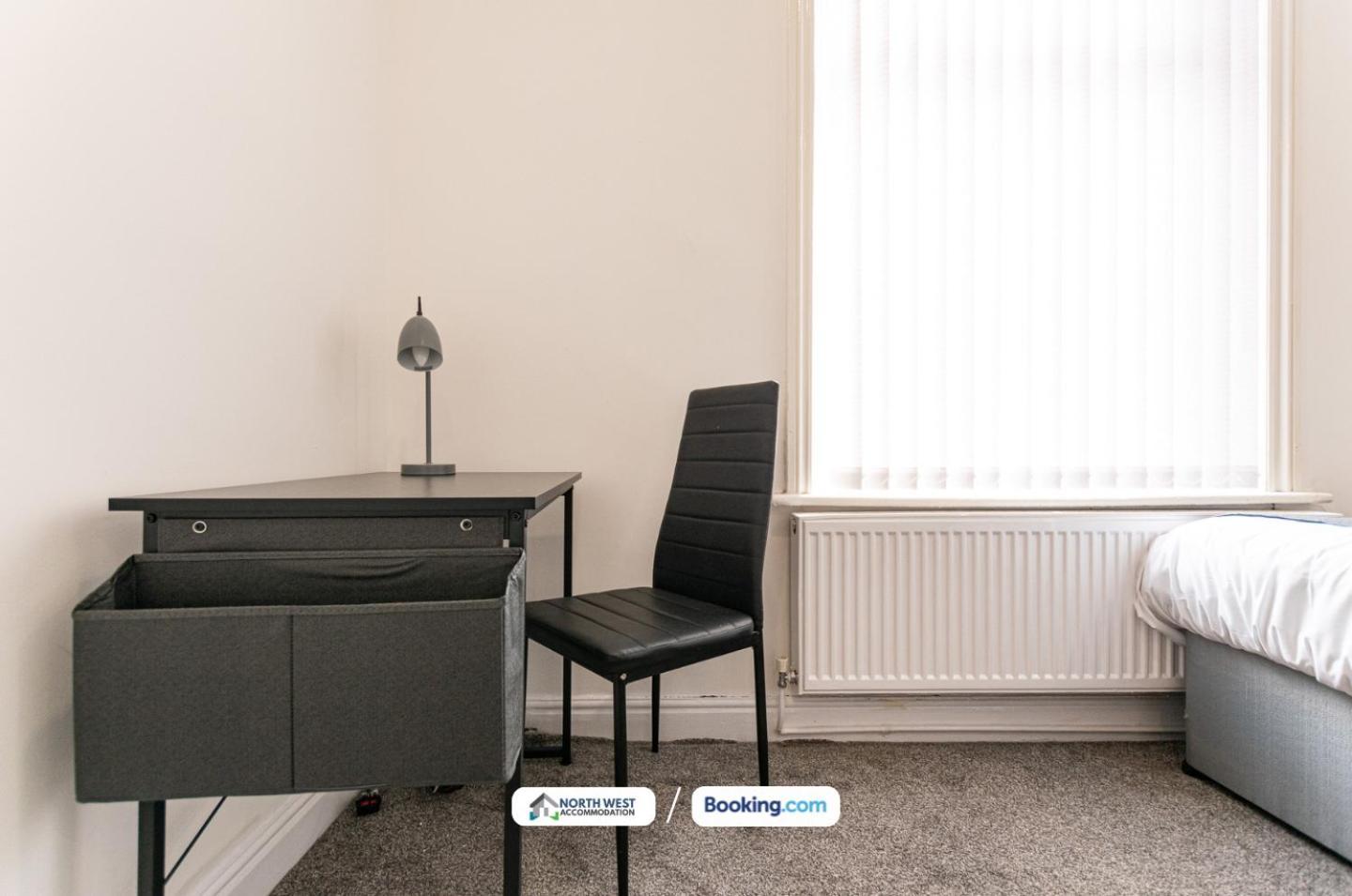 Work 2br With Parking & Wifi * Manchester