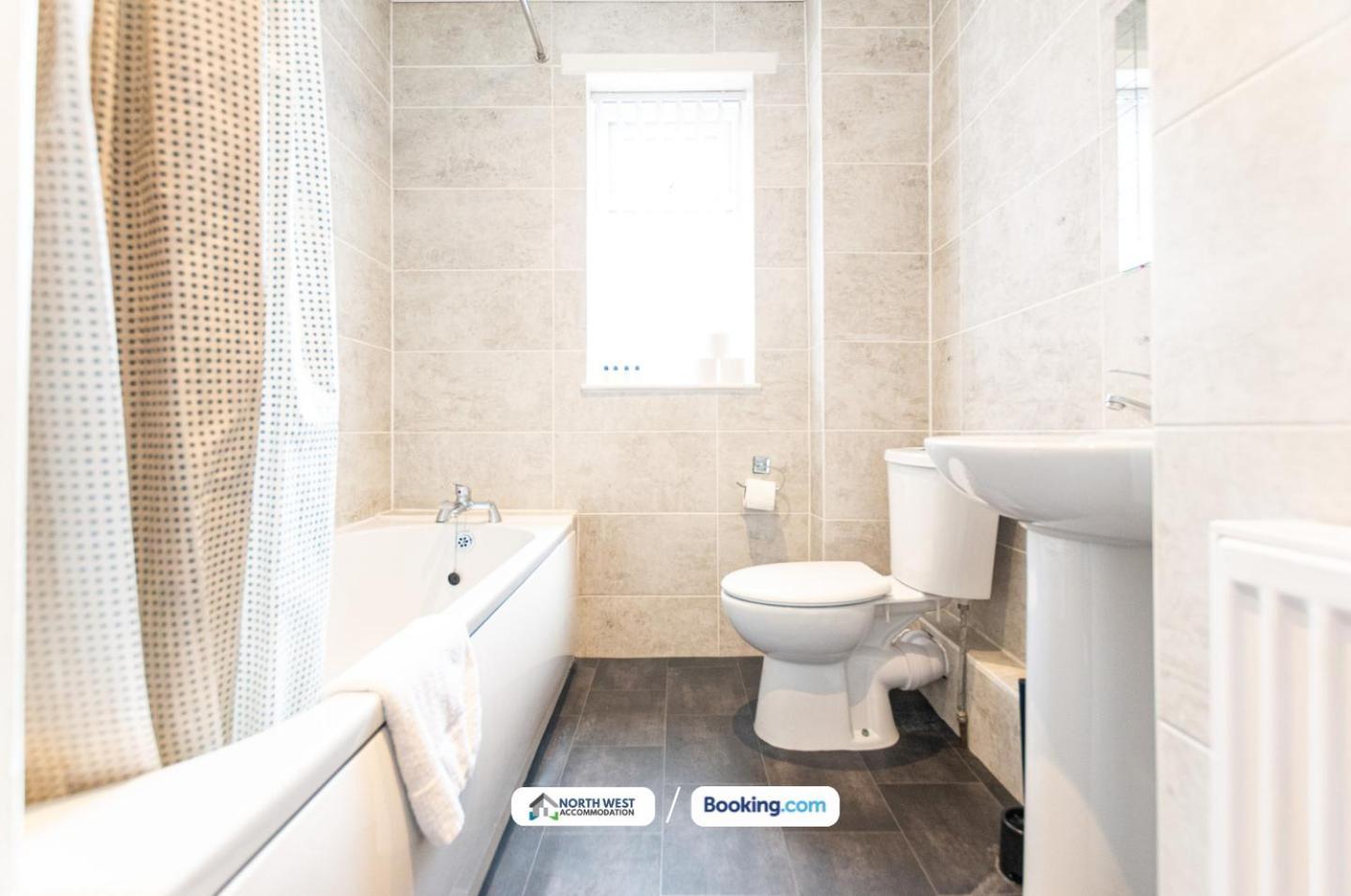 Work 2br With Parking & Wifi Holiday home