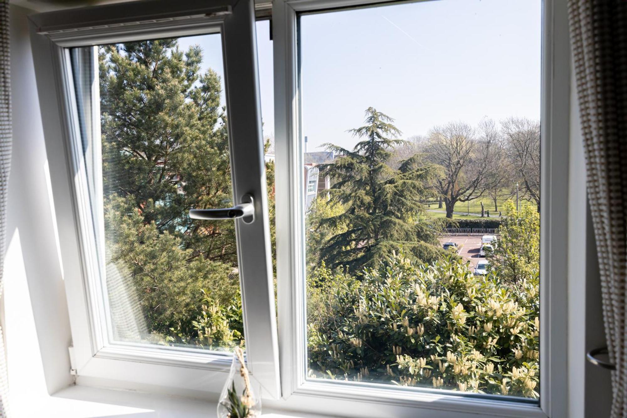 Cosy, 2 Bed Flat Parking Appartement *