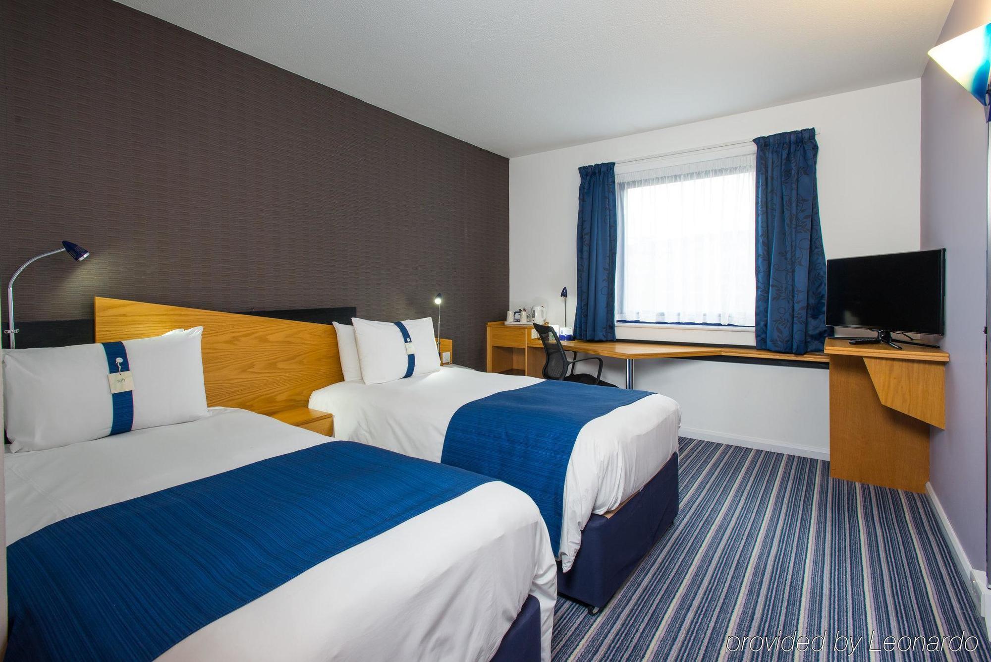Express East By Ihg Hotel