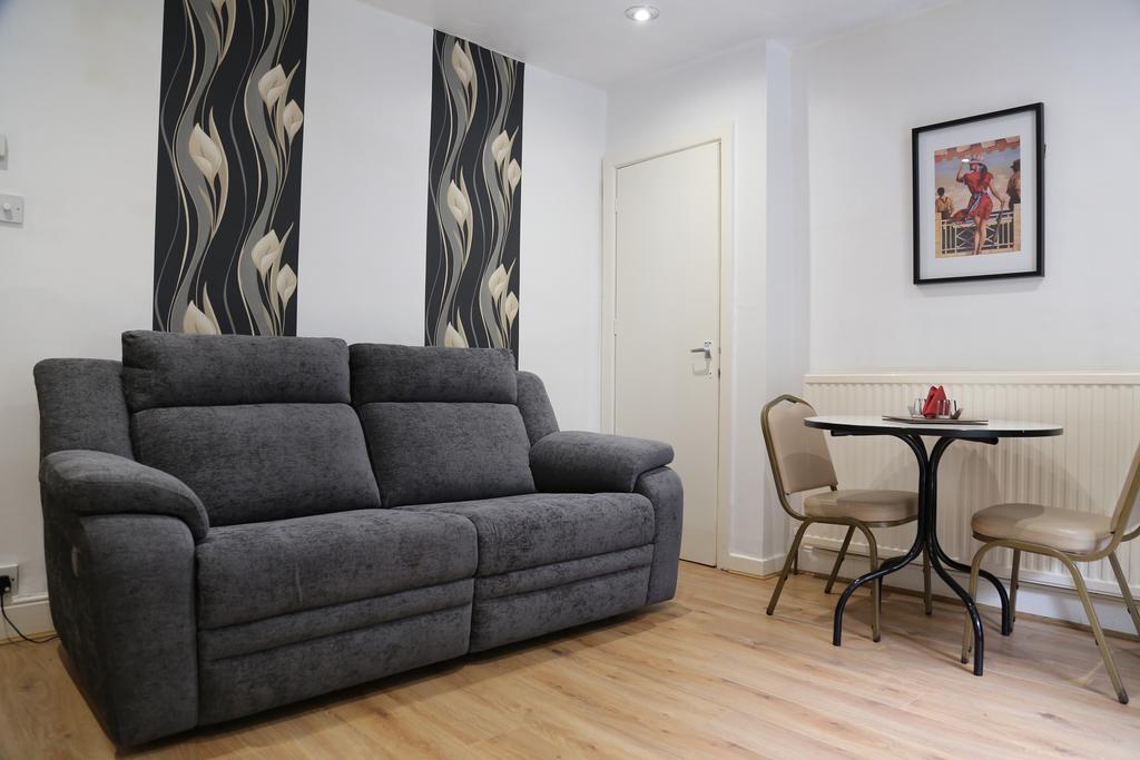 La Suisse Serviced * Manchester
