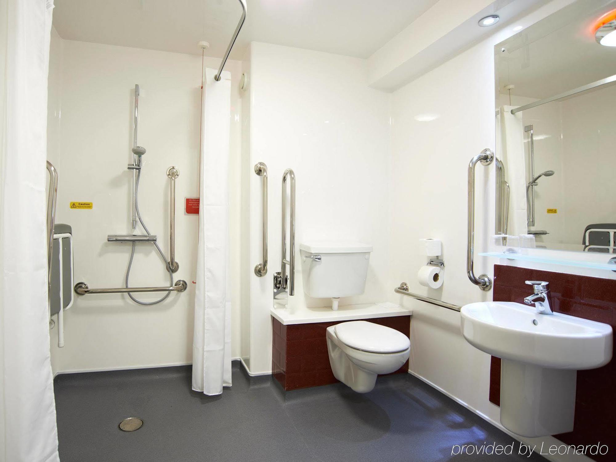 Travelodge Salford Quays Hotel 3*