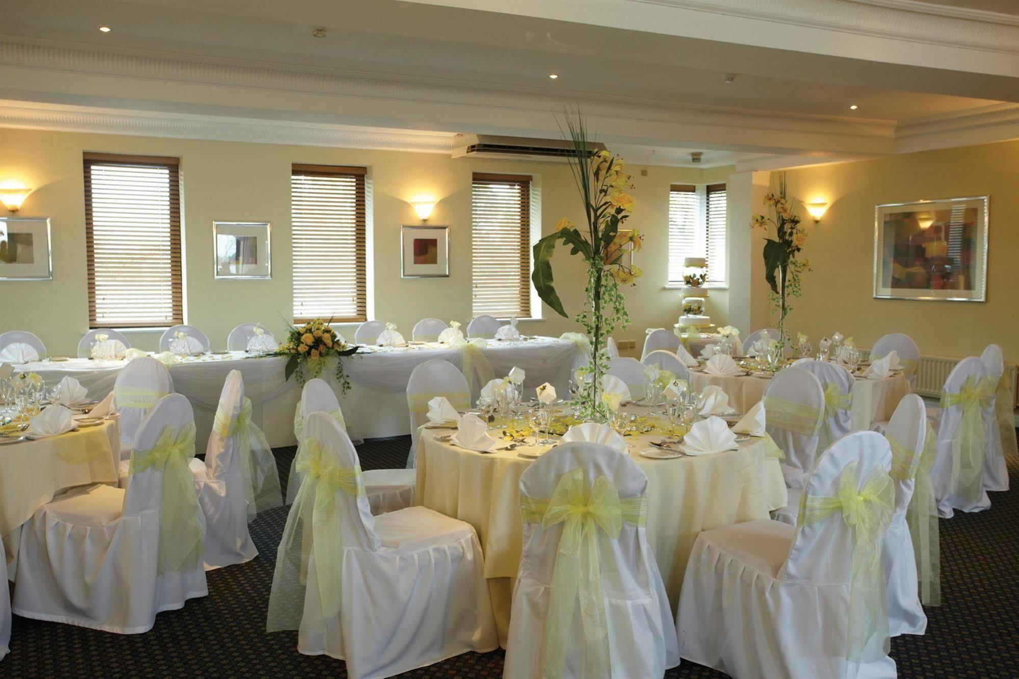 Hotel Holiday - - Oldham By Ihg