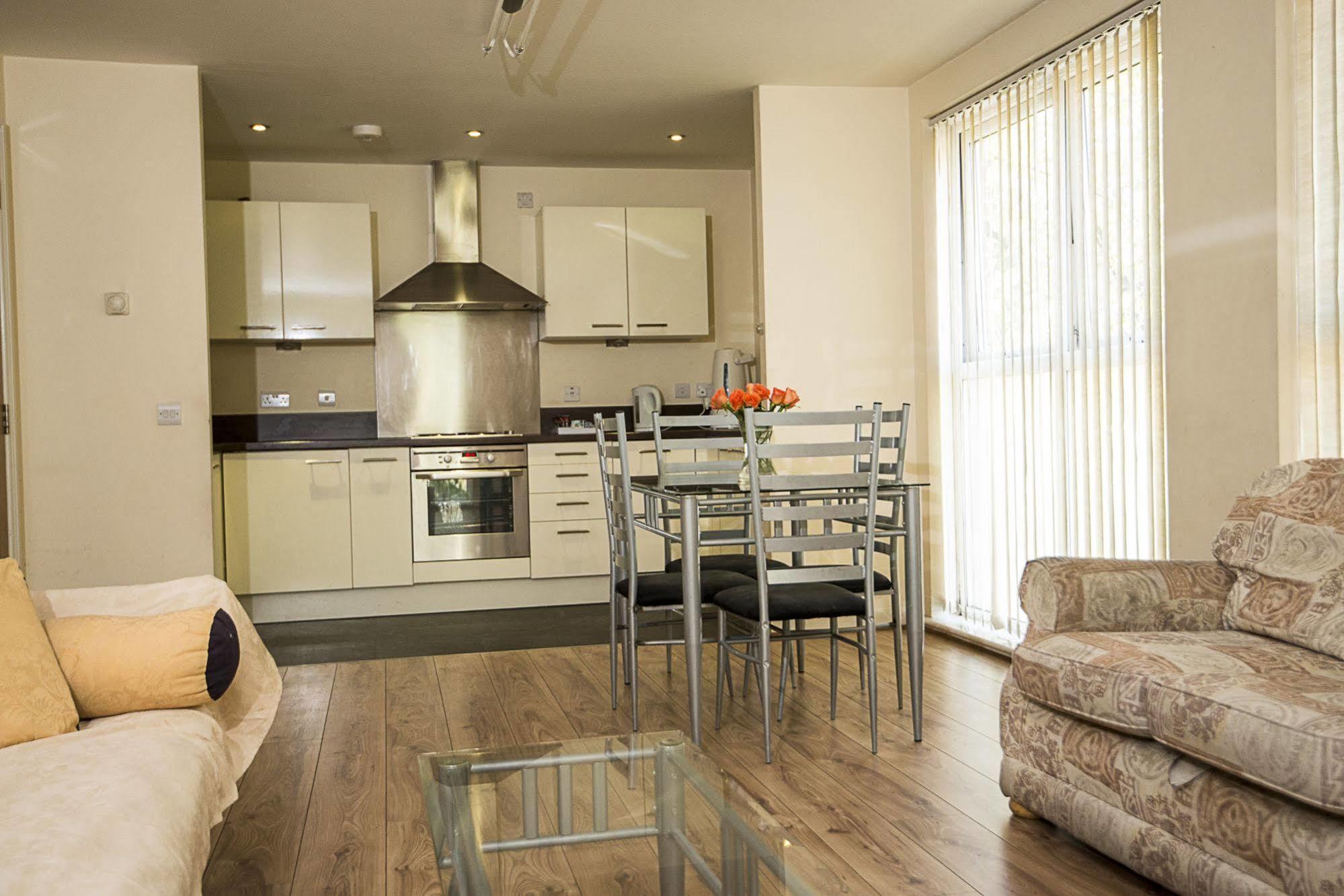 Park Hall Apartment *