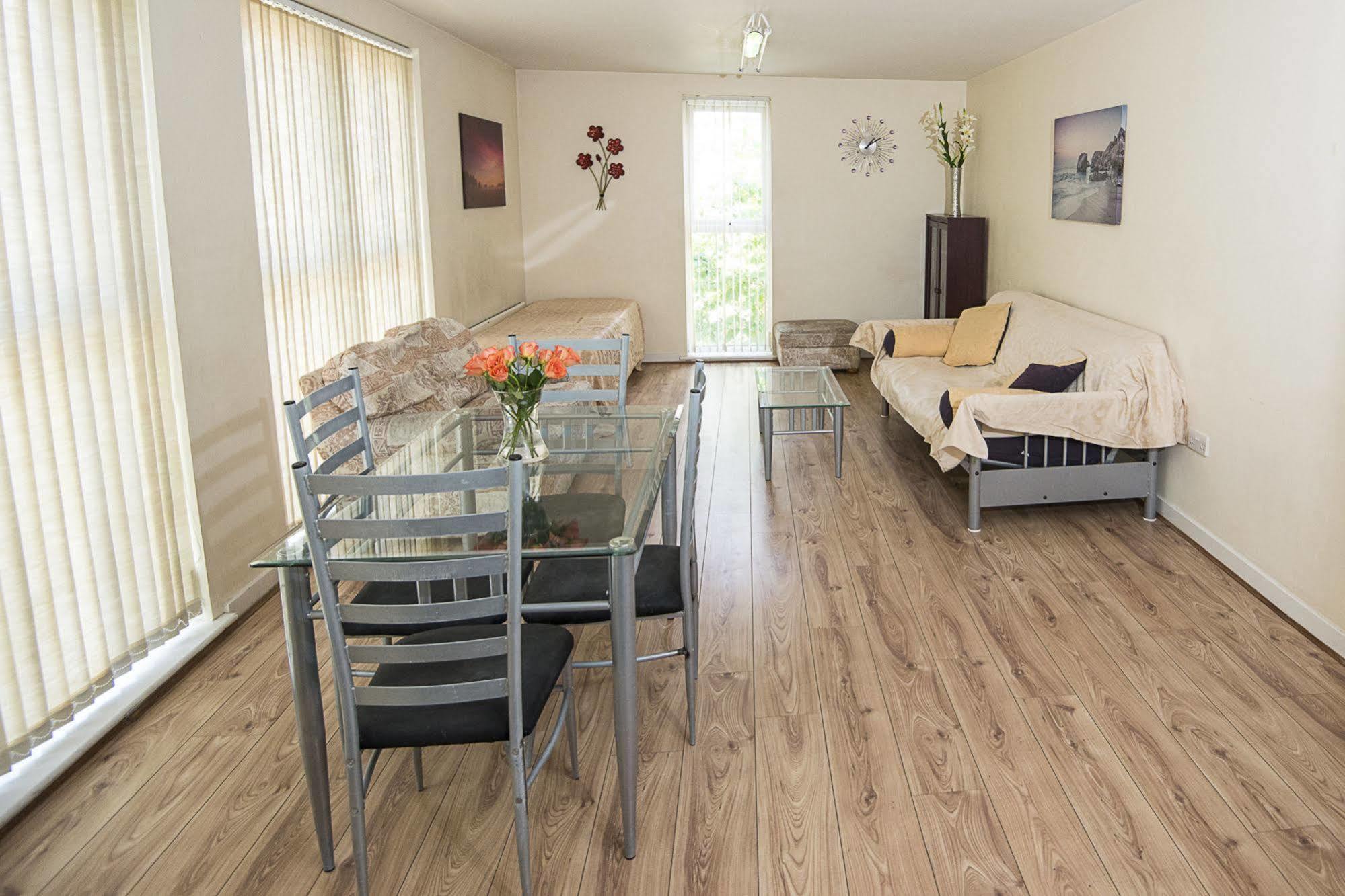 Apartment Park Hall