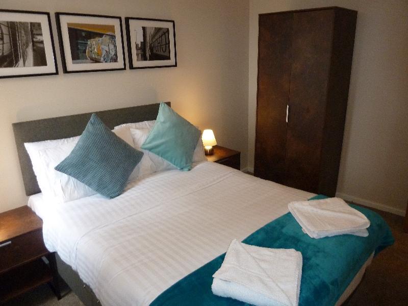 Approved Serviced Park Rise Apartment *