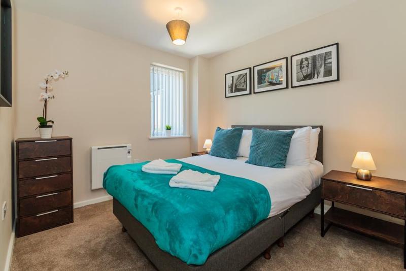 Approved Serviced Park Rise Apartment Manchester