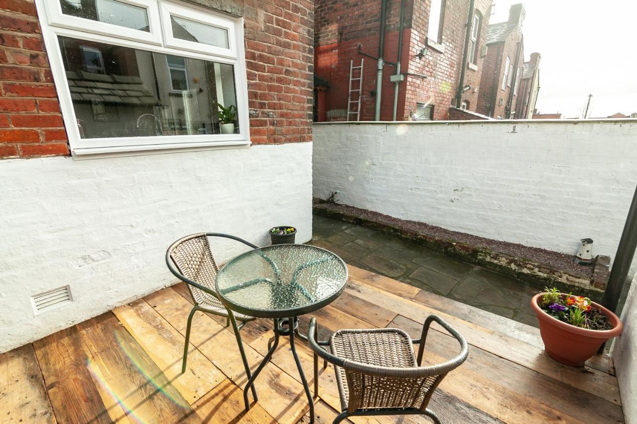 Park House - Large 3 Bedroom Victorian House, 10 Mins From Holiday home Manchester