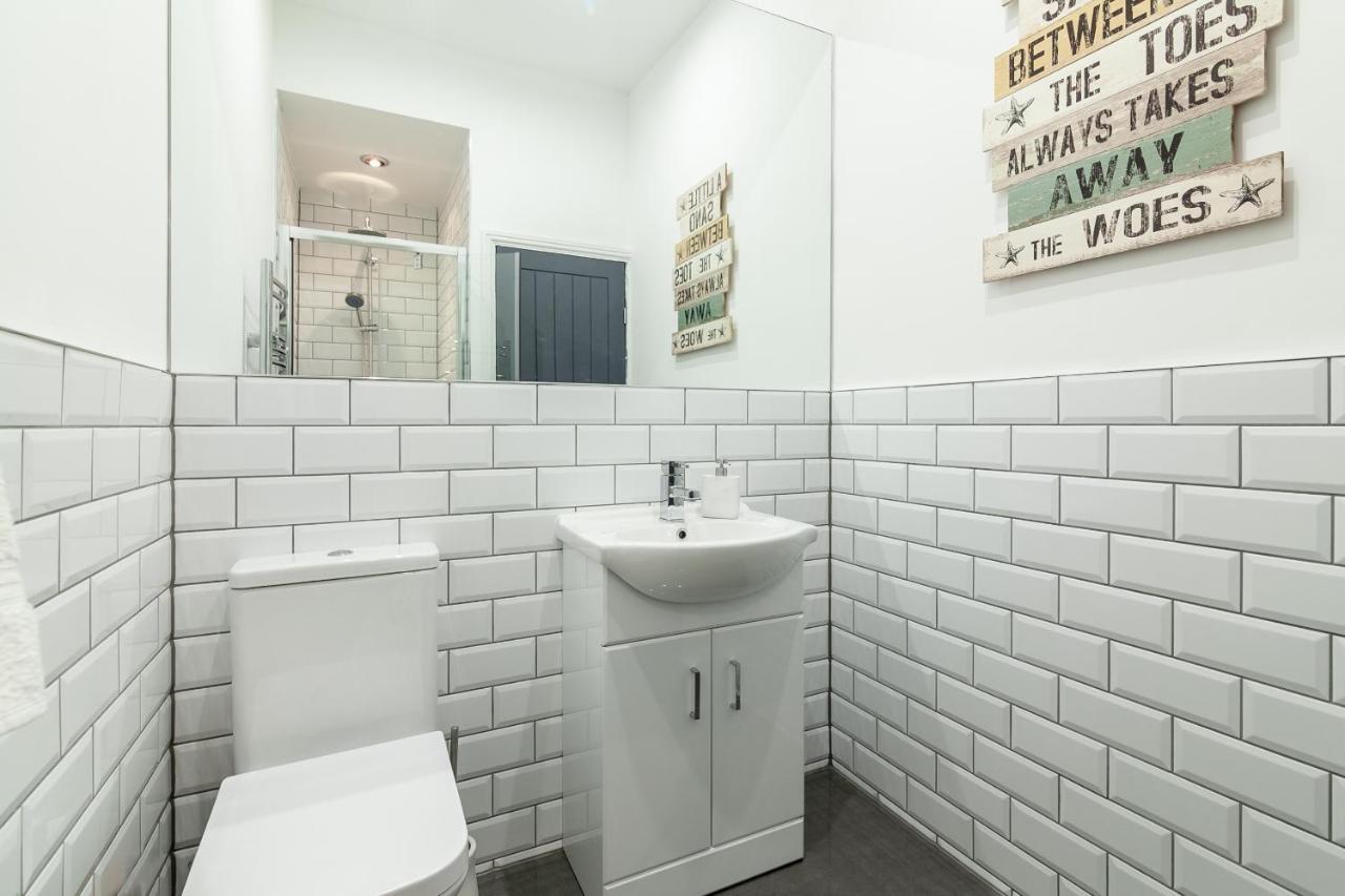 Park House - Large 3 Bedroom Victorian House, 10 Mins From *