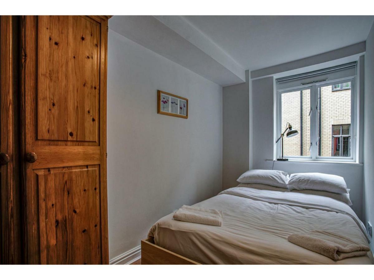 Delightful & Spacious 2bd Apt For 6, Mcr! Apartment