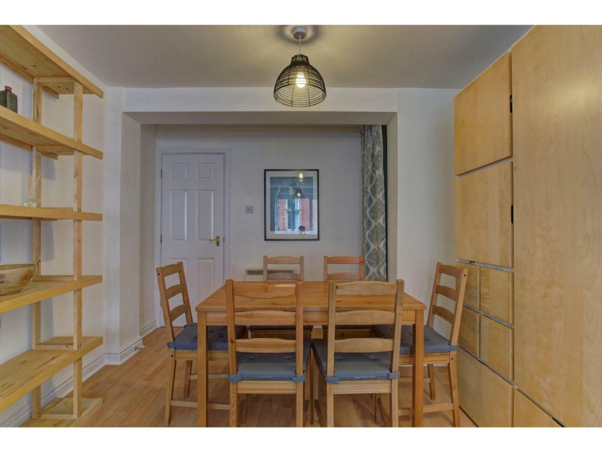 Delightful & Spacious 2bd Apt For 6, Mcr! Manchester