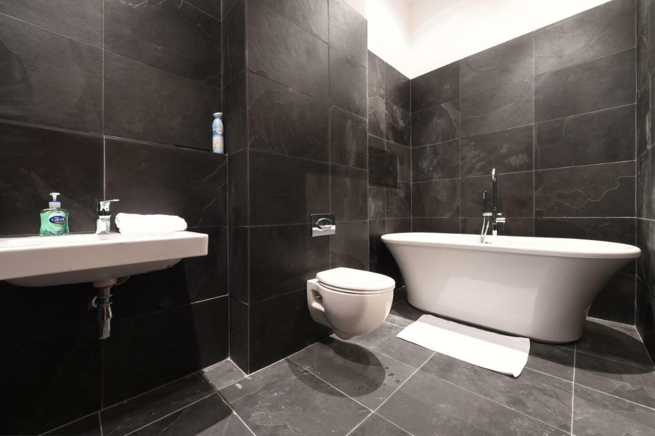 Slps 14 Hot Tub, Bar&outdoor Terrace * Manchester