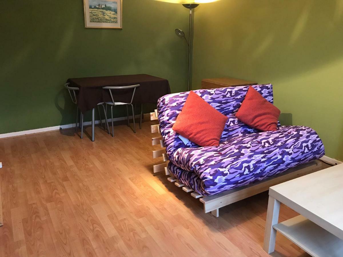 Flat 9a Badby Close * Manchester