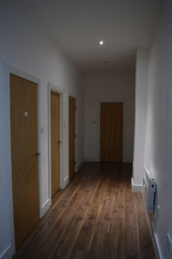 Spacious Shude Hill With Balcony Apartment *