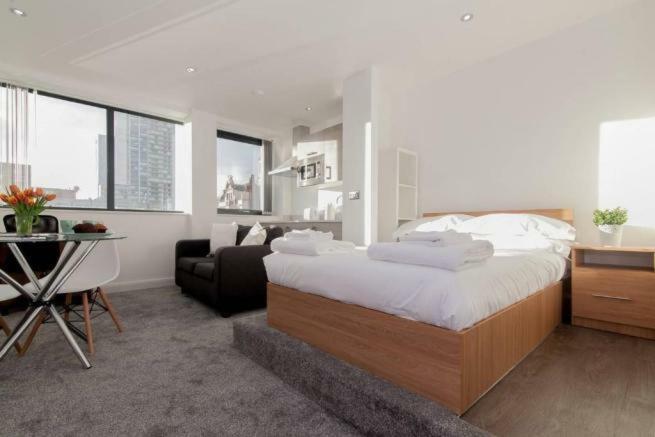 Charles Street Bracken House Apartment Manchester
