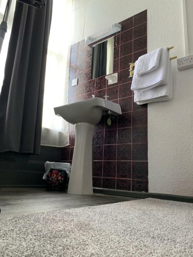 - Free Parking Guest house Manchester