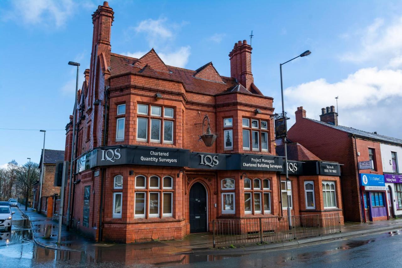 No 1 - The Old Red King Pub, Whitefield, Apartment